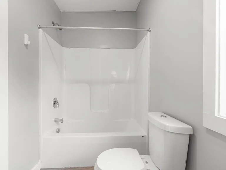 5 Manila Ave — Photo 10
