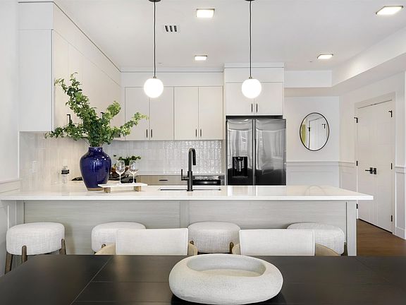 3rd image of 262 New York Ave #302