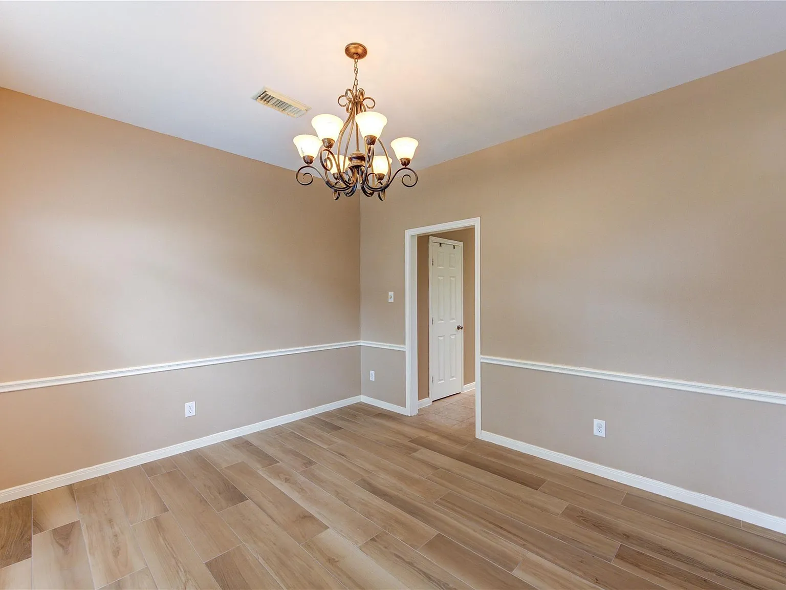 4 bed, 2.5 bath, 2540 sqft, $2,995 — Photo 3