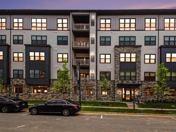 1601 Potomac Shores Pkwy #401, Dumfries, VA 22026