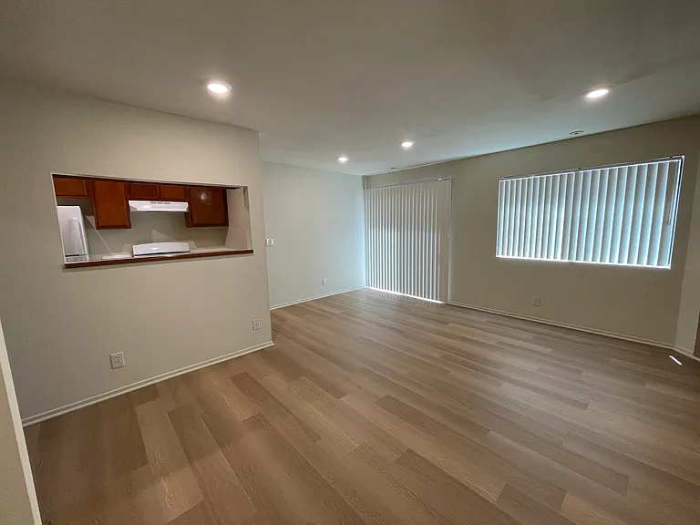 11748 Courtleigh Dr — Photo 17