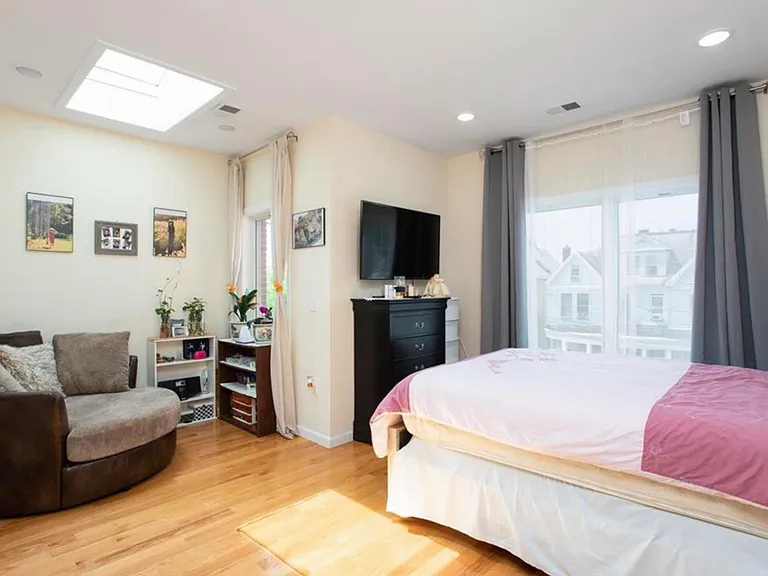 86 Oak St #2 — Photo 9