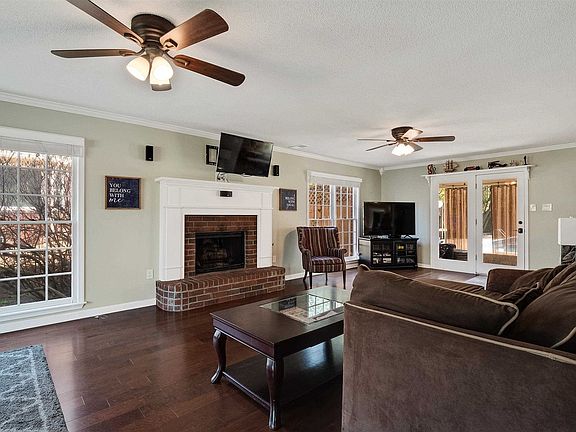 5th image of 768 Meadow Glen Dr