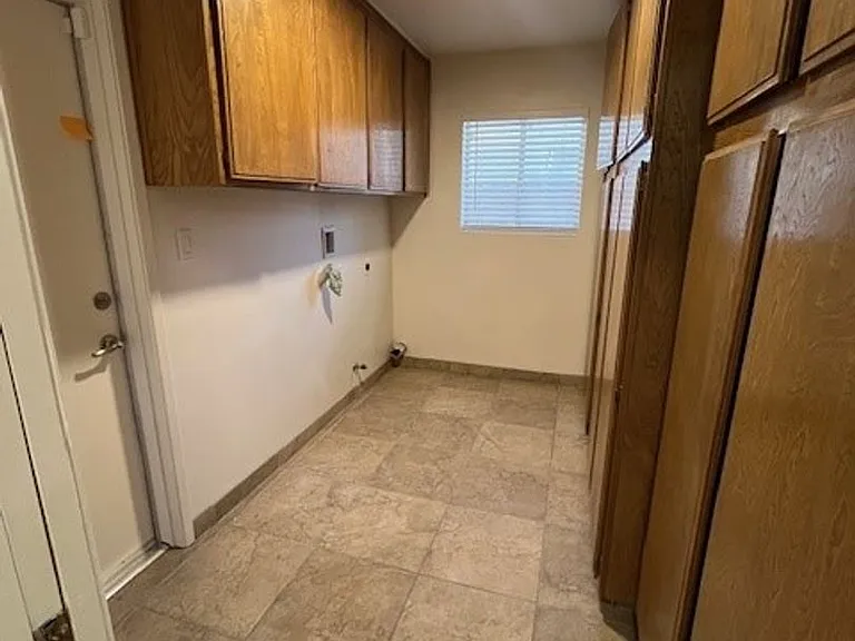 8900 Campus Park Ct — Photo 15