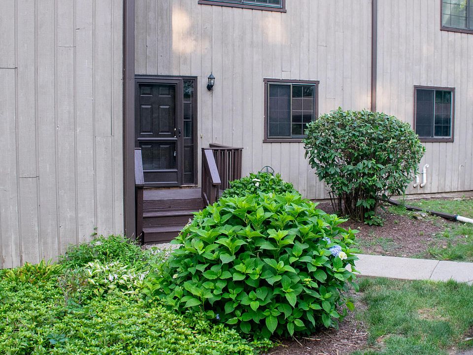 1st image of 3379 Whitney Avenue #5