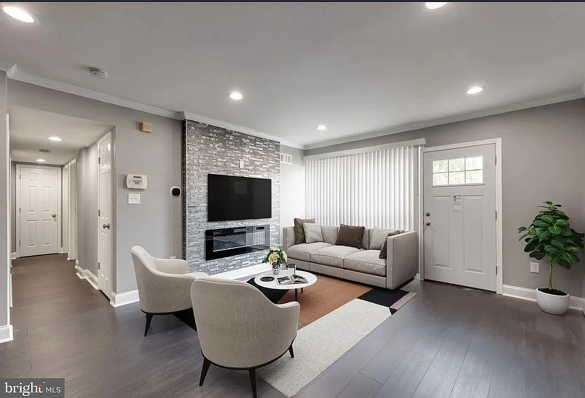 3 bed, 1.5 bath, 1128 sqft, $2,200 — Photo 3