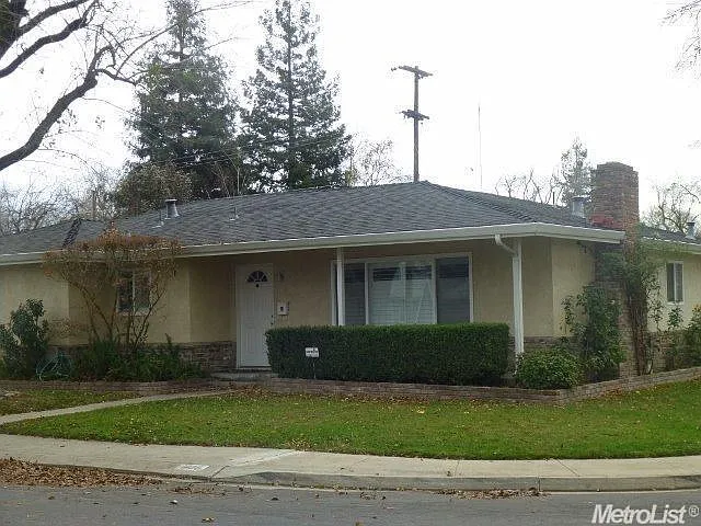 1626 Oakwood Dr photo 1