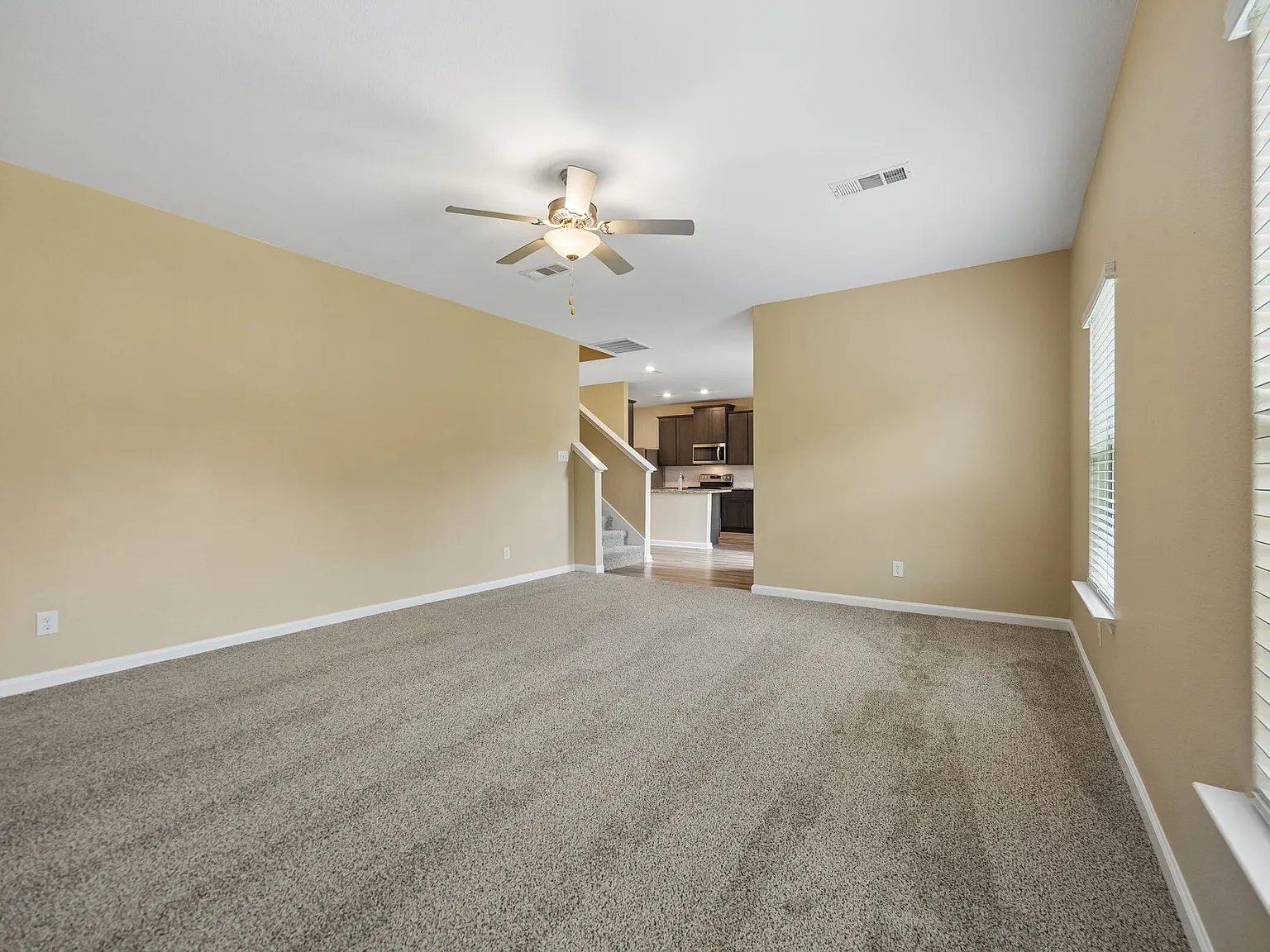 4 bed, 2297 sqft, $2,100 — Photo 3