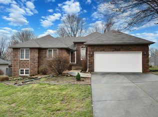 2150 W Arlington St, Springfield, MO 65810