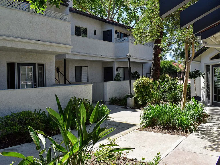 Americana Simi Valley — Photo 9