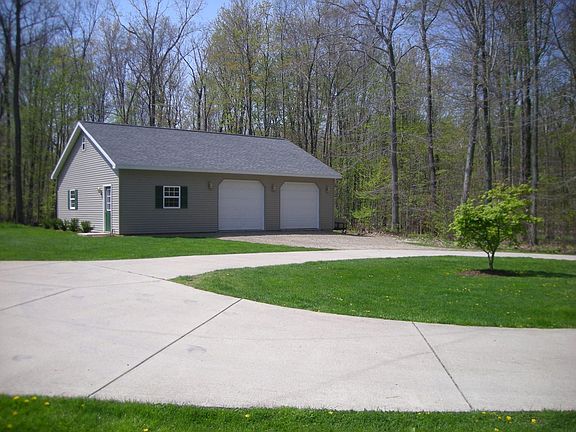 30x40 Detached garage/shop.  Concrete floors, electric & loft