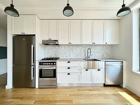 3rd image of 409 Eastern Pkwy #4010