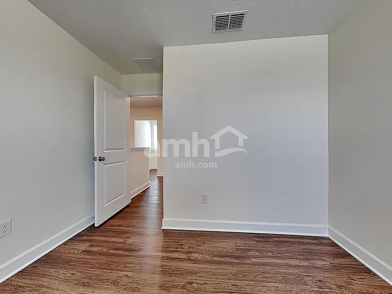 1045 Walden Pond Dr — Photo 27