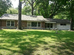 12 Nob Hill Dr, Saint Louis, MO 63138