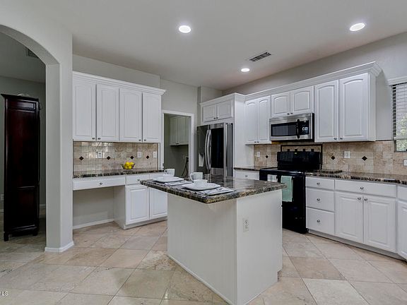5th image of 1012 W Wildhorse Dr