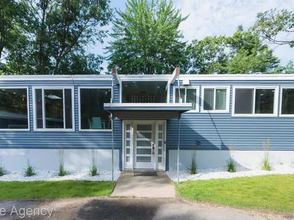 7305 Scenic Ridge Dr, Clarkston, MI 48346