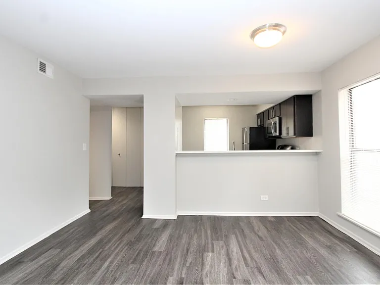 818 W Willow St #3C — Photo 7