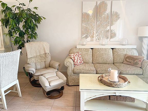 2nd image of 629 SE 19th Ave APT 203