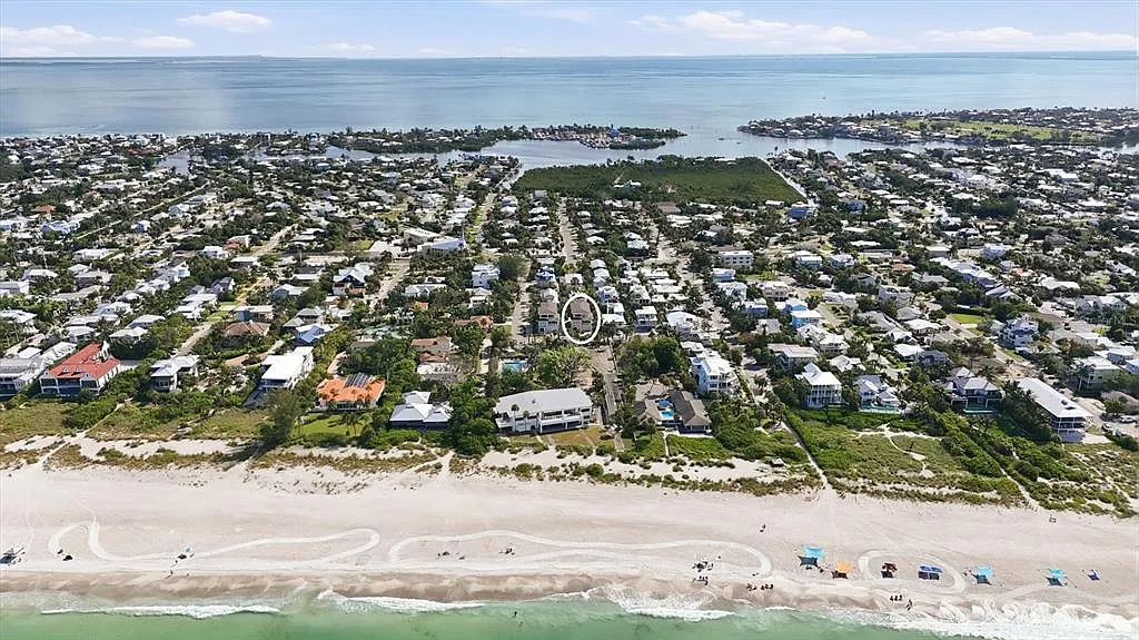 3 bed, 3.5 bath, 3054 sqft, $20,000 — Photo 4