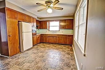 4th image of 463 Green Acres St