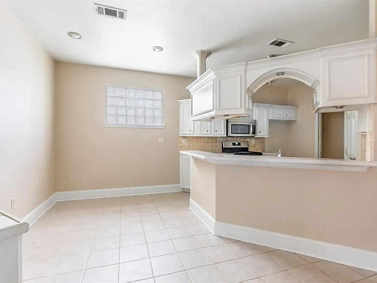 108 Harbour Town Cir — Photo 12