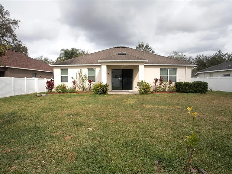 1319 Rowantree Dr — Photo 26