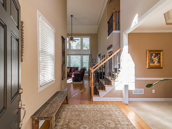 3rd image of 3332 Fieldwood Dr SE