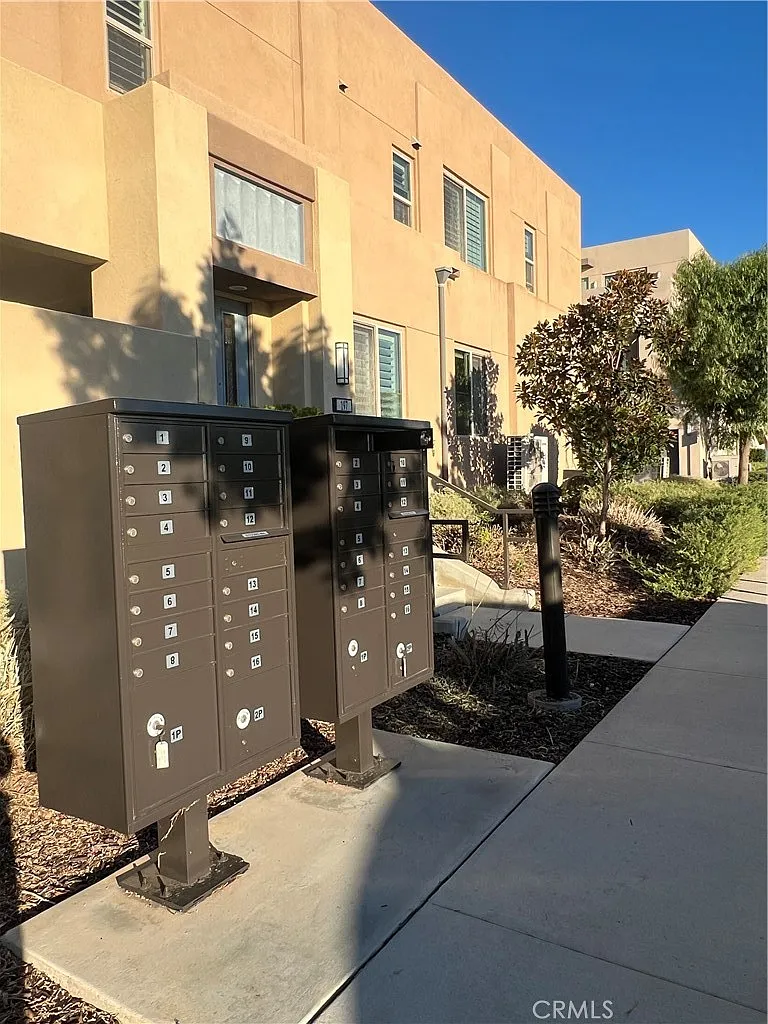 3 bed, 3.5 bath, 1790 sqft, $4,480 — Photo 3