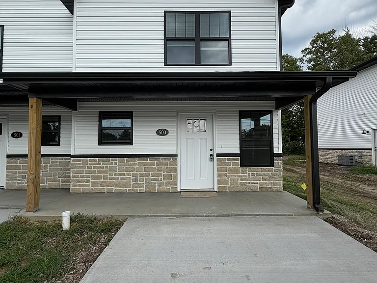 503 Hickman Ave — Photo 1