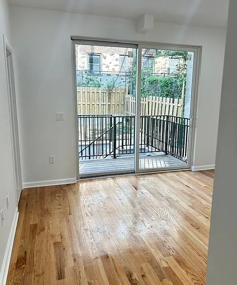 88 Romaine Ave — Photo 18