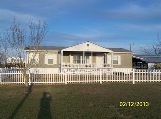 987 Pioneer Rd, Seguin, TX 78155