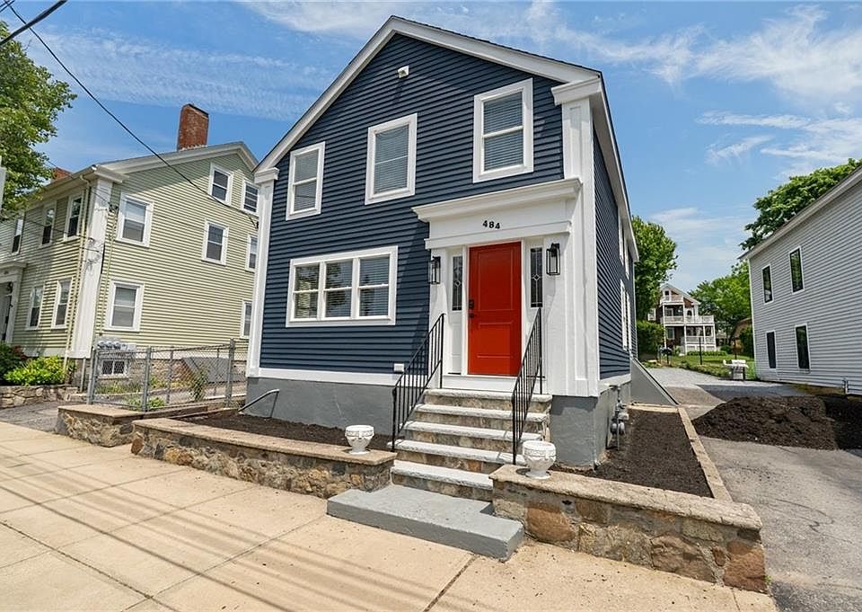 1st image of 484 Thames St