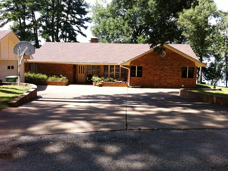 1st image of 22417 Pine St