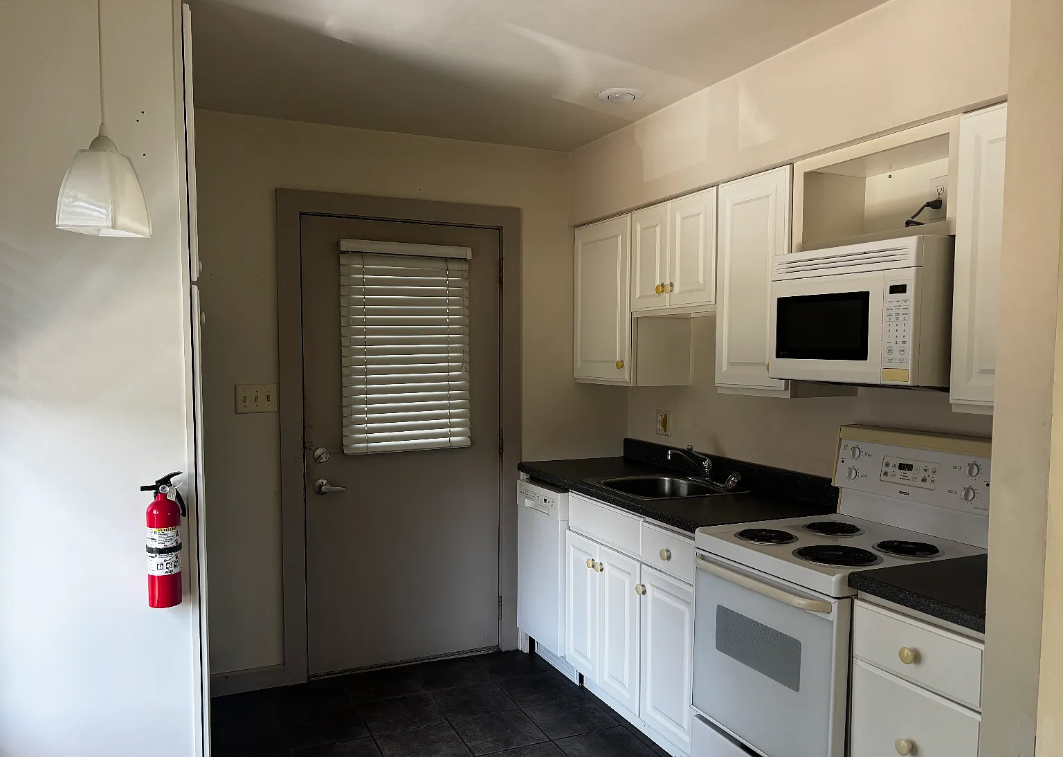 1 bed, 800 sqft, $1,000 — Photo 3