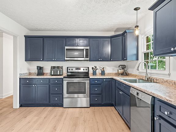 4th image of 605 N Russell St