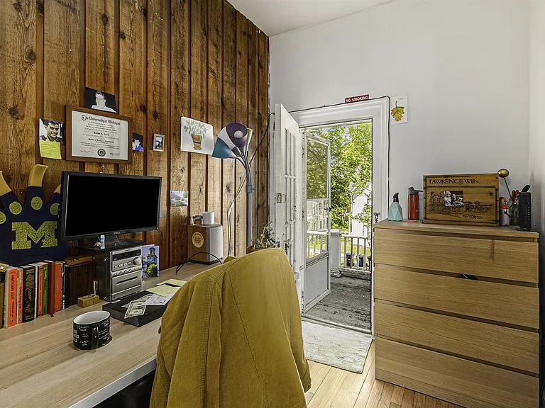 410 N State St — Photo 15