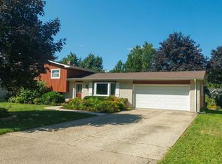 936 Estes St, Gurnee, IL 60031