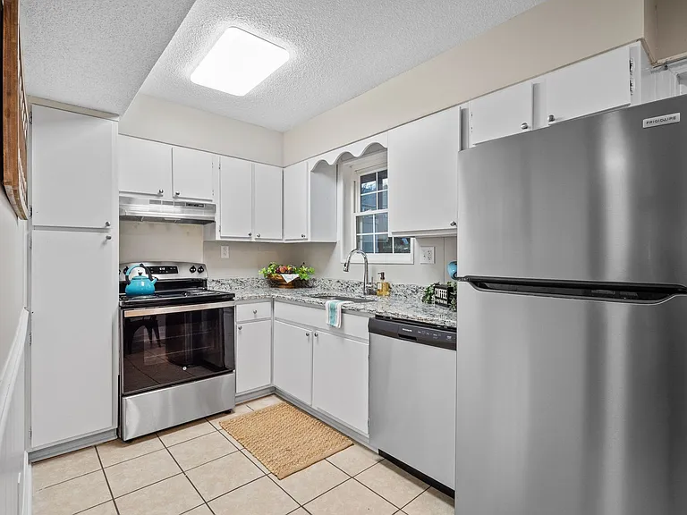 Silver Birch Apartments — Photo 5