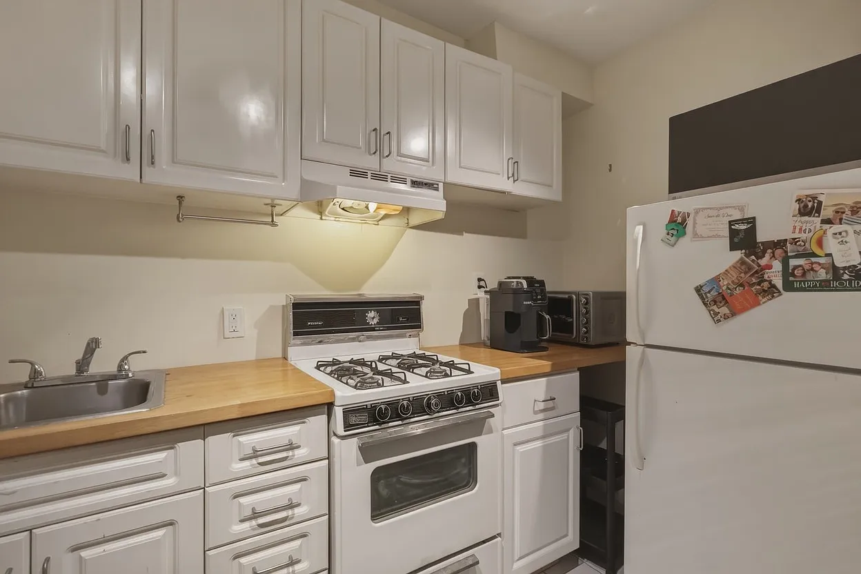 Studio, 450 sqft, $2,300 — Photo 2