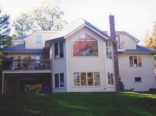 8 Pine St, Dover, MA 02030