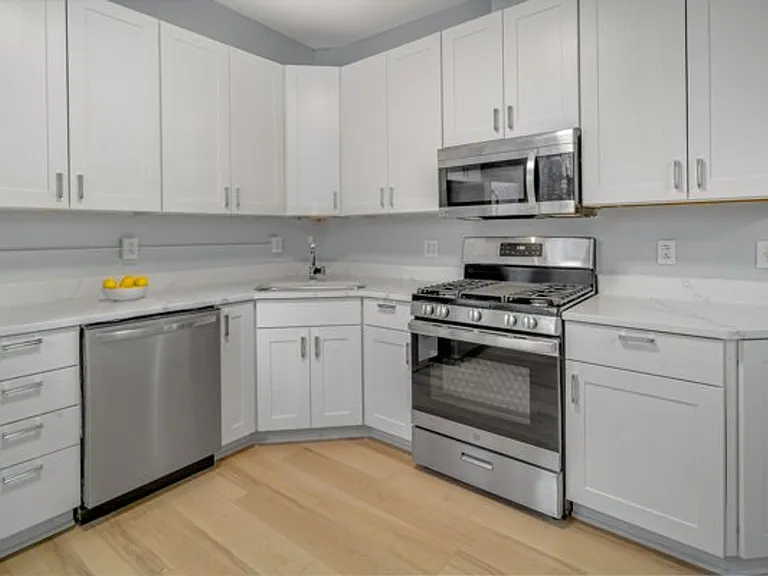 Quarry St. Apartments — Photo 218