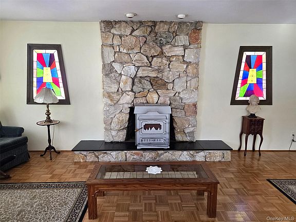 5th image of 22 Hill Road