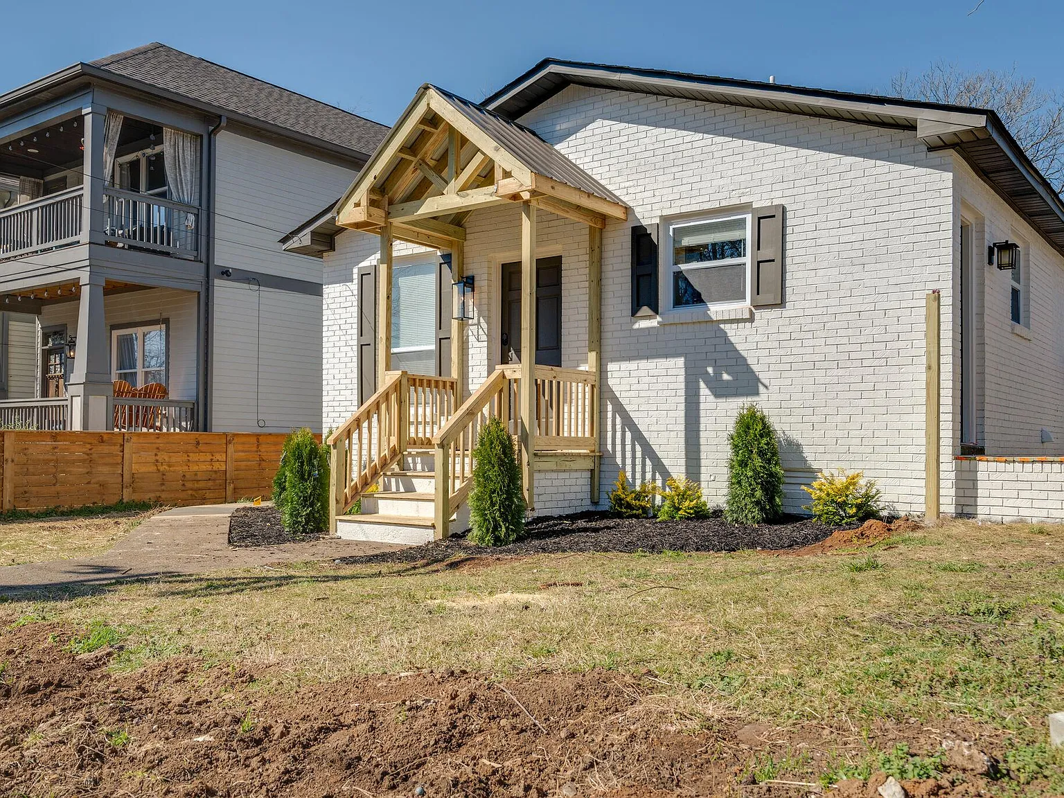 1214 Pennock Ave — Photo 4