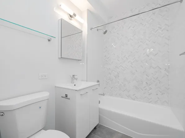 140 Riverside Boulevard image 14 of 31