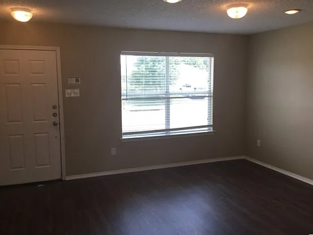 214 Gayleh Ln — Photo 7