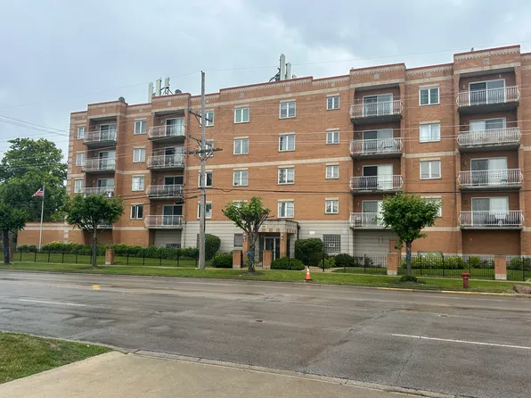 4534 N Cumberland Ave Unit 401, Chicago, IL 60656