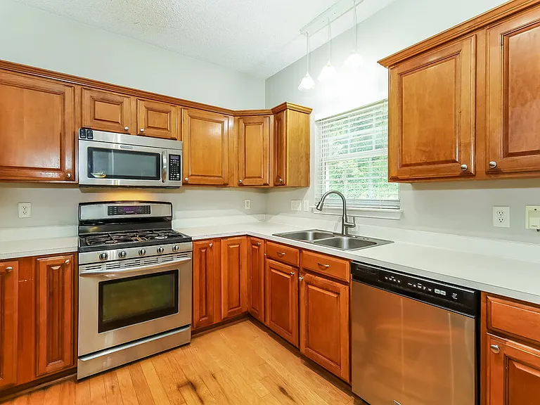 6918 Lowen Rd — Photo 7