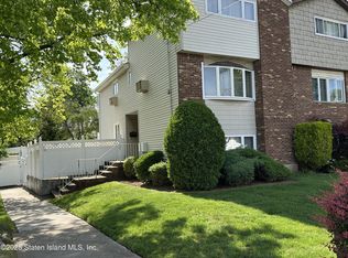 92 Giffords Ln, Staten Island, NY 10308