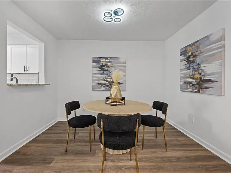 9404 Cypress Ln — Photo 7