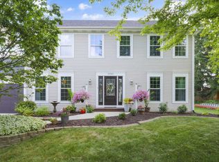 3560 S McIntosh Ln, New Berlin, WI 53151